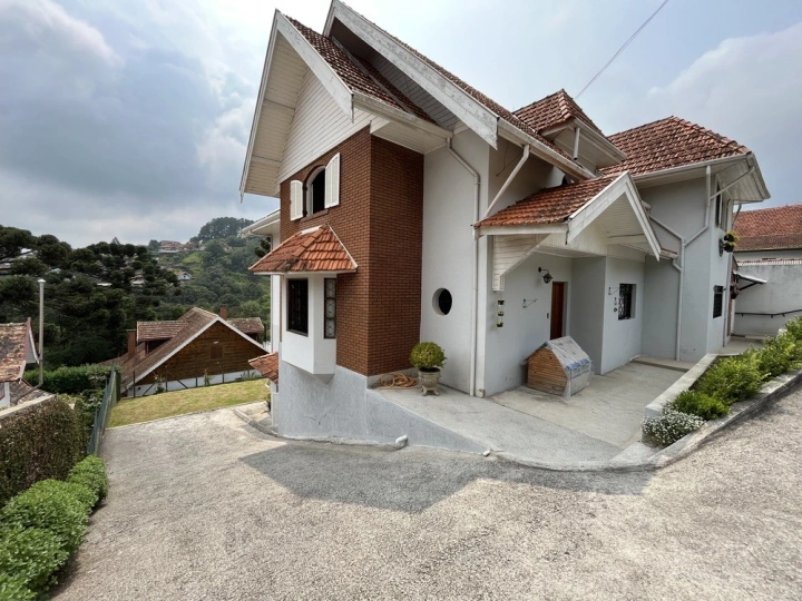 Casa em Vila Cristina, Campos do Jordão - foto 1