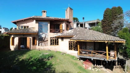 Casa em Alto do Capivari, Campos do Jordão