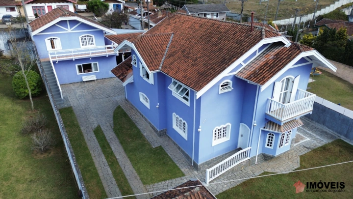 Casa em Jardim Andira, Campos do Jordão - foto 1