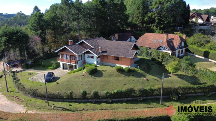 Casa em Vila Abernéssia, Campos do Jordão - foto 1