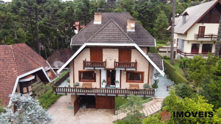 Casa em Jardim Embaixador, Campos do Jordão - foto 1