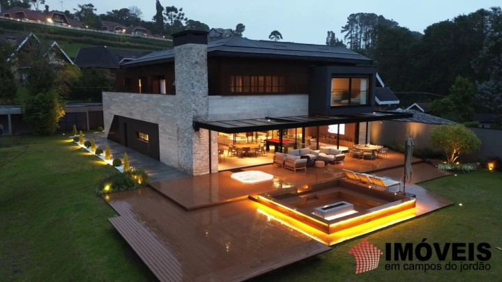 Casa em Alto do Capivari, Campos do Jordão - foto 1