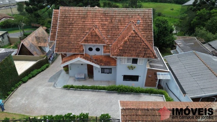 Casa em Vila Abernéssia, Campos do Jordão - foto 3